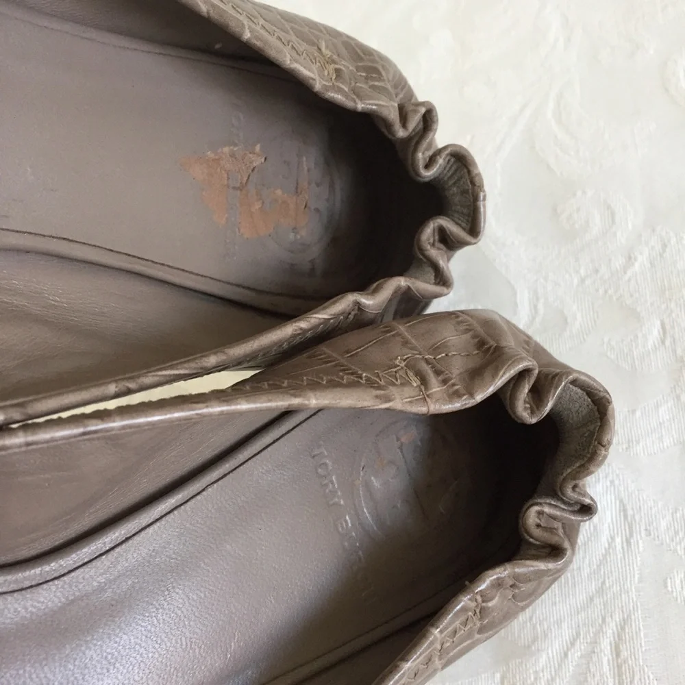 Tory Burch brown croc embossed leather logo flats
